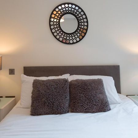 Central Tower Bridge Apartment London Rum bild