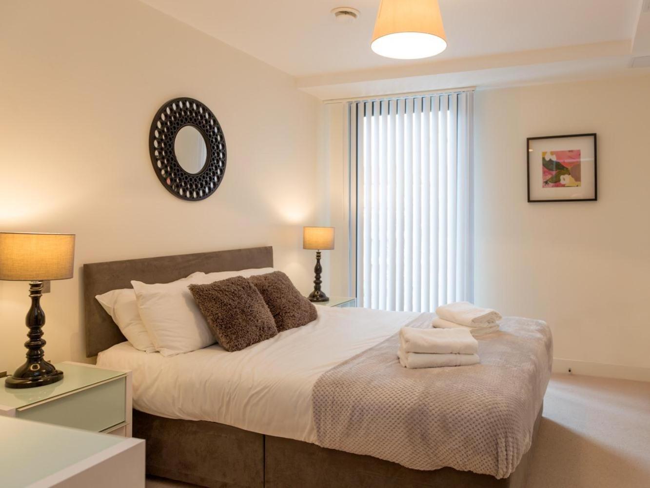 Central Tower Bridge Apartment London Rum bild