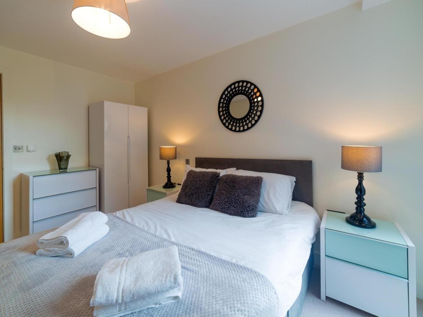 Central Tower Bridge Apartment London Rum bild