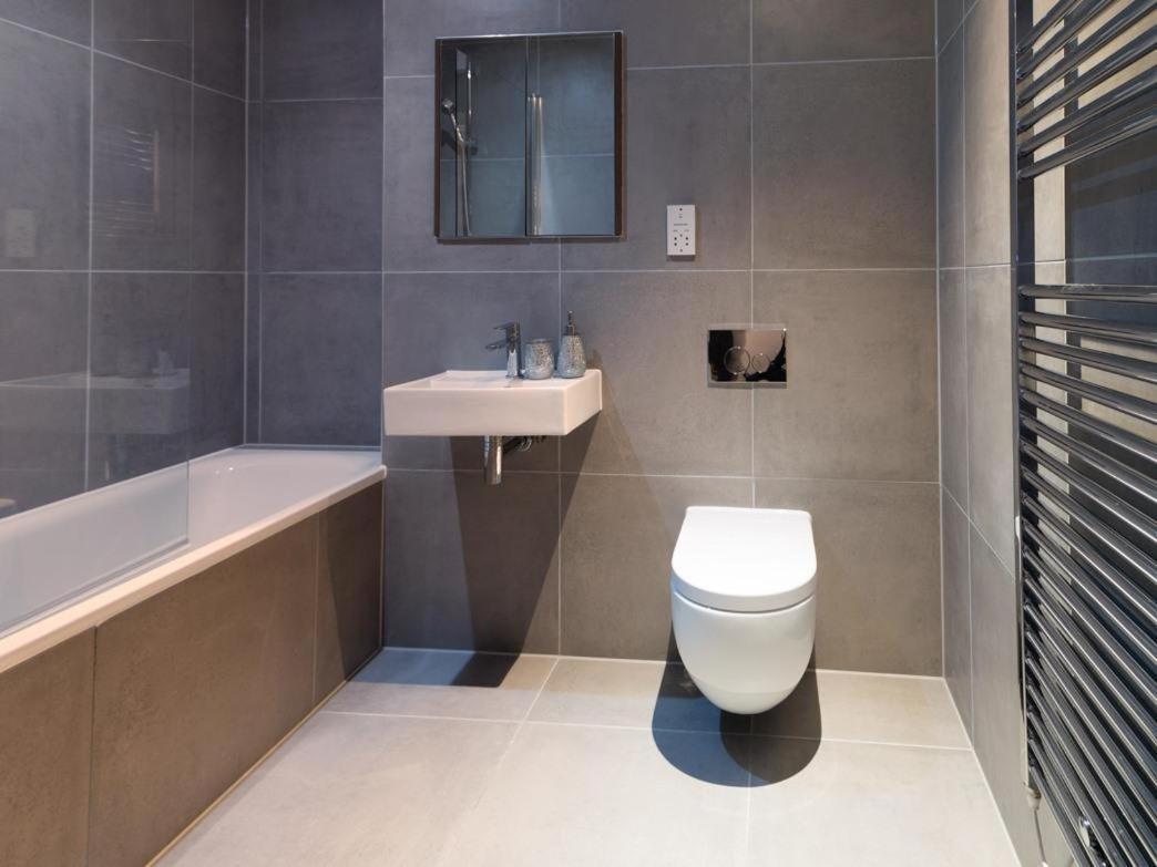 Central Tower Bridge Apartment London Rum bild